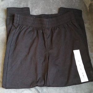 #474 BNWT boys size 5 cotton essential jogger